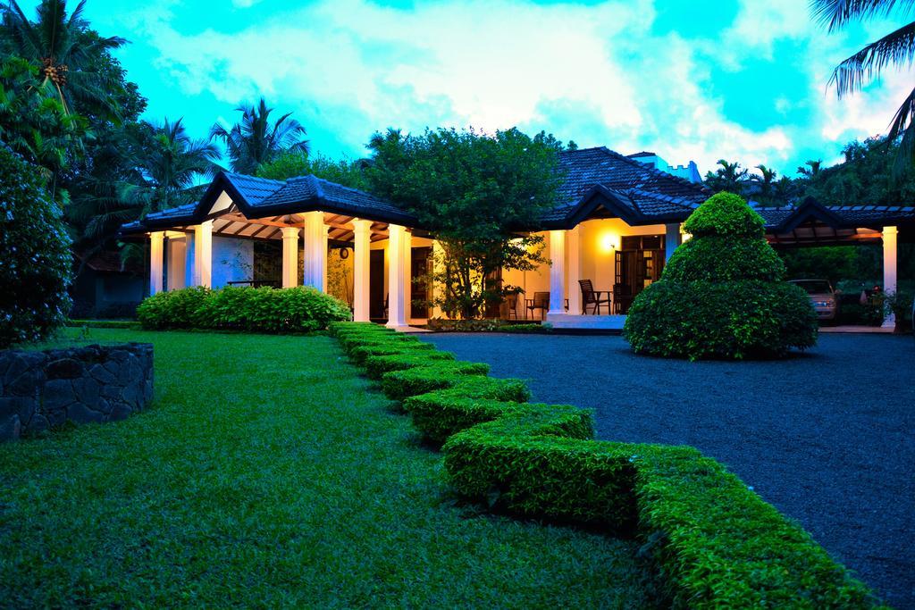 Camellia Dwelling Bed & Breakfast Hikkaduwa Bagian luar foto