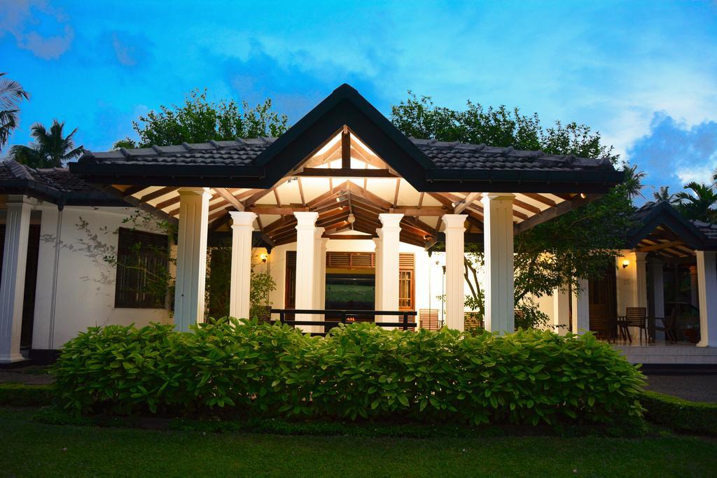 Camellia Dwelling Bed & Breakfast Hikkaduwa Bagian luar foto