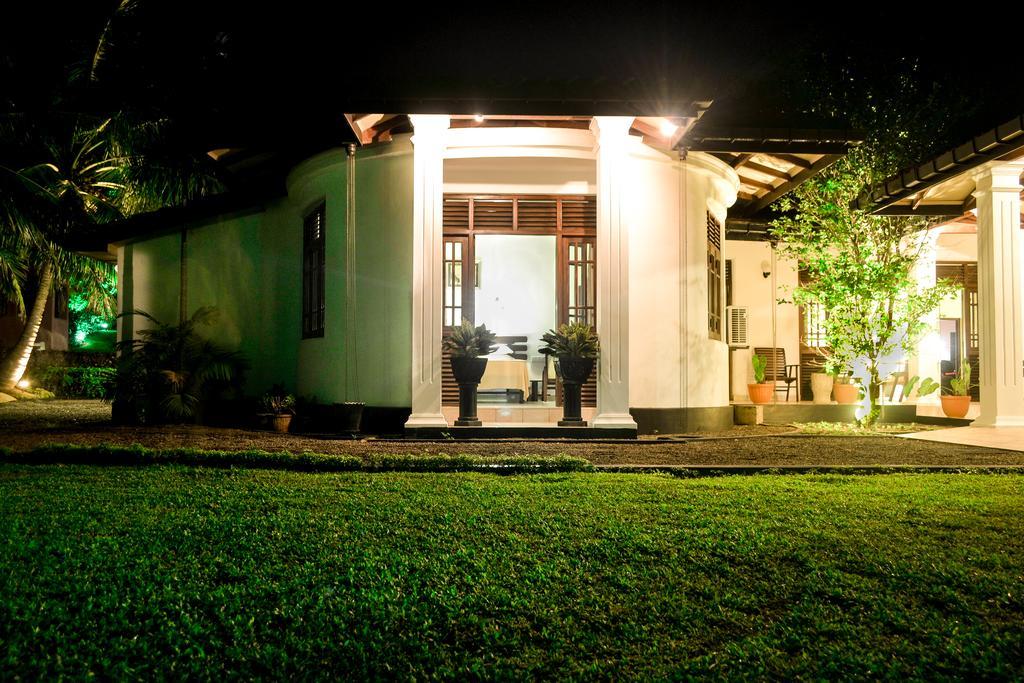 Camellia Dwelling Bed & Breakfast Hikkaduwa Bagian luar foto