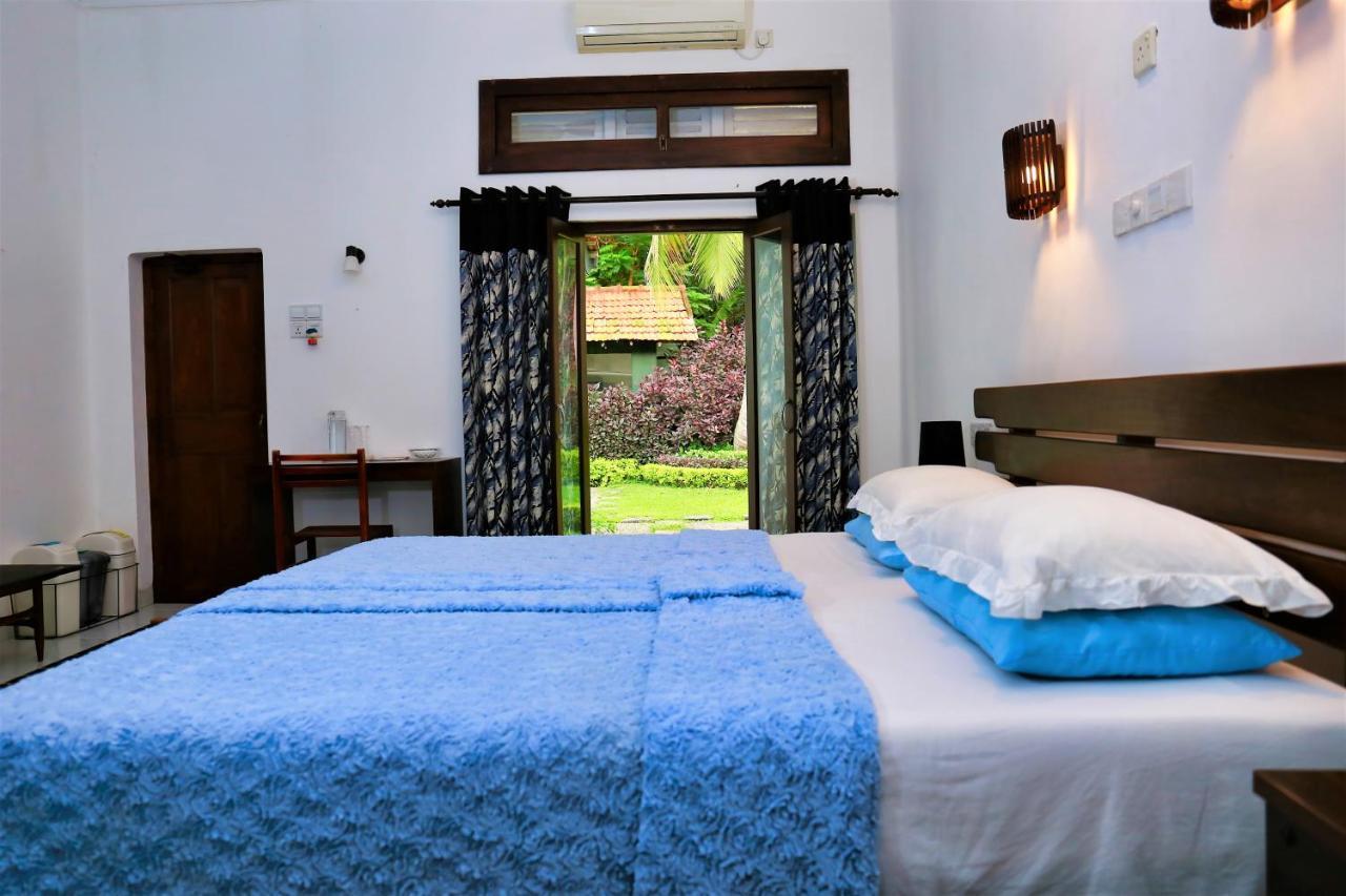 Camellia Dwelling Bed & Breakfast Hikkaduwa Bagian luar foto