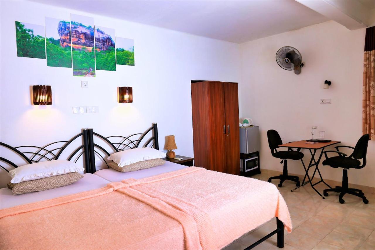 Camellia Dwelling Bed & Breakfast Hikkaduwa Bagian luar foto